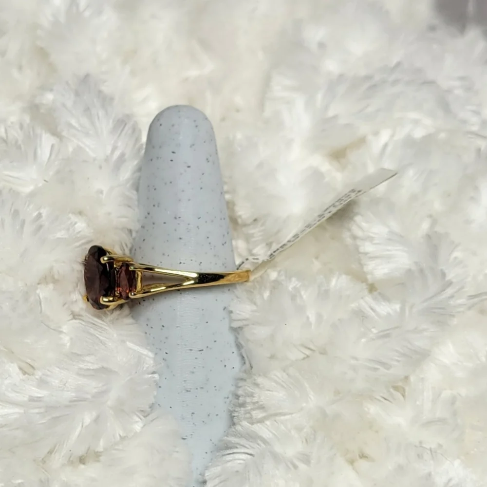 10K Yellow Gold 3 Stone Garnet Ring - Picture 6 of 10